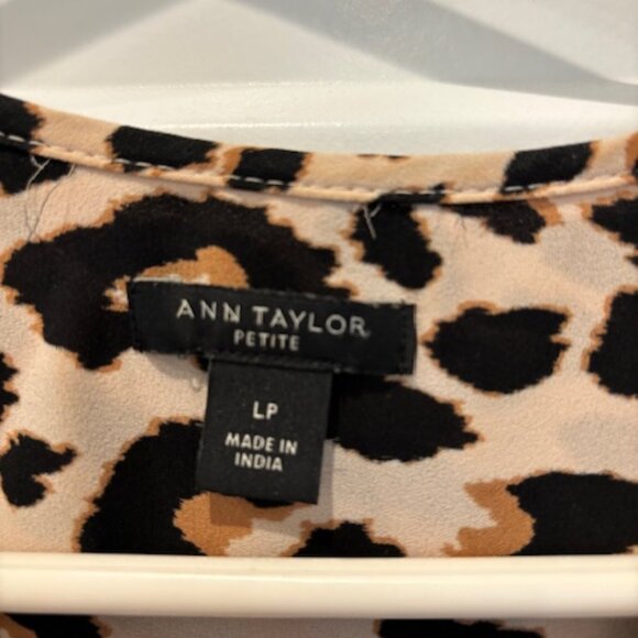 Womens Dressy Work Blouses - 5 blouses in bundle no separating - Picture 6 of 10